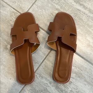 H Sandals